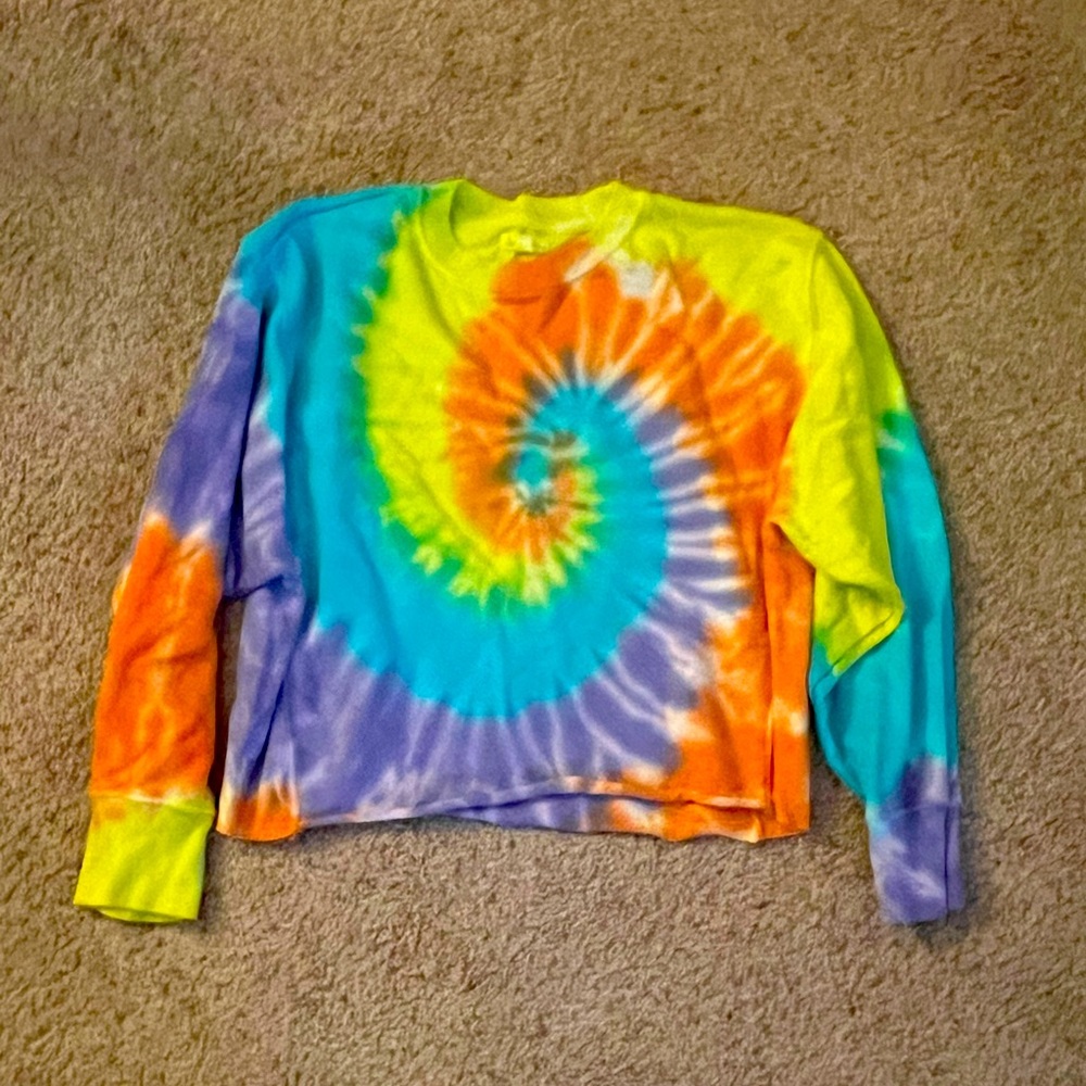 Tie dye cropped long sleeve shirt